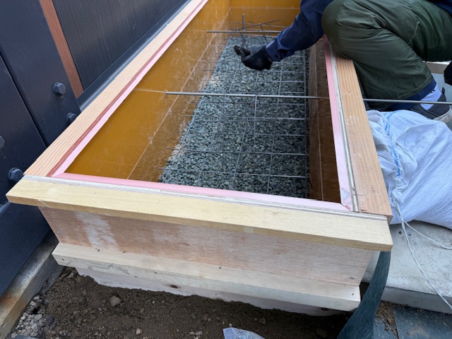 某所テスラ蓄電池設置工事