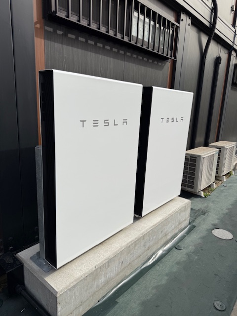 某所テスラ蓄電池設置工事