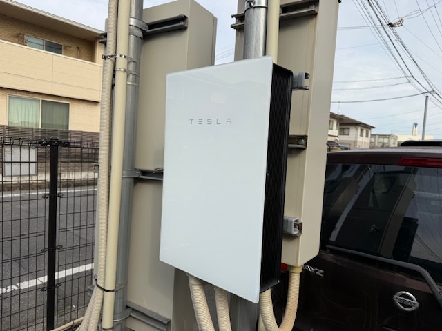 某所テスラ蓄電池設置工事